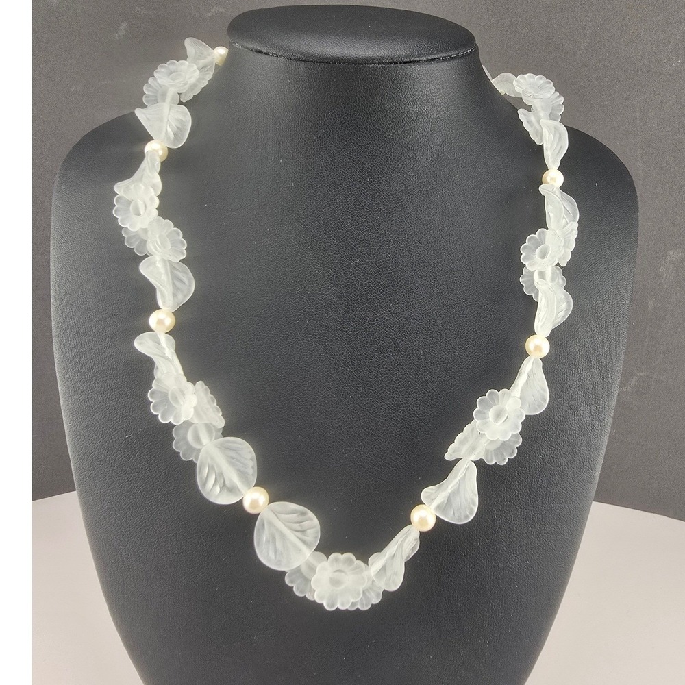 Vintage Lucite Estate Floral Necklace Frosted Gold Tone Clasp 16in